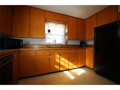 Kitchen with lots of cabinetry