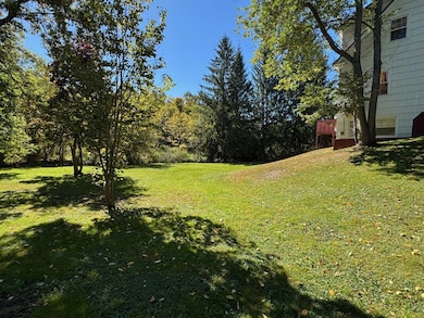 Eastern Yard (5 Chandler Ct) III