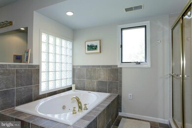 6546 80th St, Cabin John, MD 20818 - photo 5