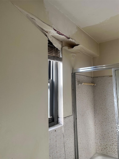 Executive Towers unit 11RR, Bronx, NY 10451 - photo 2