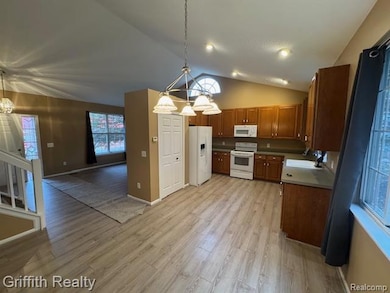 2557 Hilltop Ln unit 200, Howell, MI 48843 - photo 4