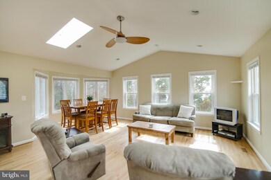 15118 Bernadette Ct, Chantilly, VA 20151 - photo 2