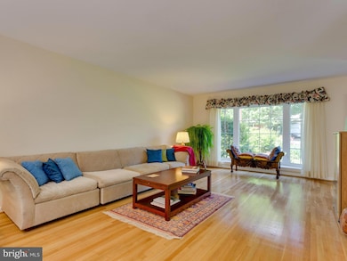 5025 King Richard Dr, Annandale, VA 22003 - photo 4