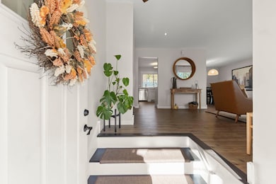 30W260 Holyoke Ct, Warrenville, IL 60555 - photo 2