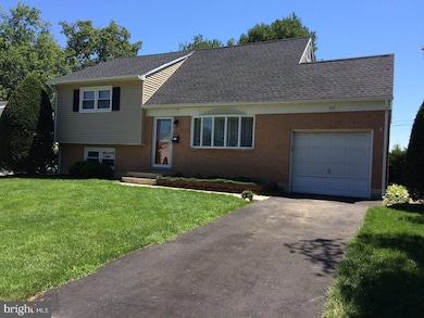 213 Keats Dr, Reading, PA 19608 - photo 3