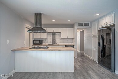 Summers Ventures LLC - thumbnail__S7A088