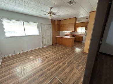 608 W Churchill Ave, Electra, TX 76360 - photo 2