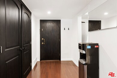 6708 Hillpark Dr unit 302, Los Angeles, CA 90068 - photo 3