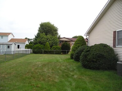 206 Robin Dr, Kingston, PA 18704 - photo 4