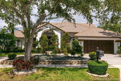 1057 Poplar Cir, Weston, FL 33326 - photo 2