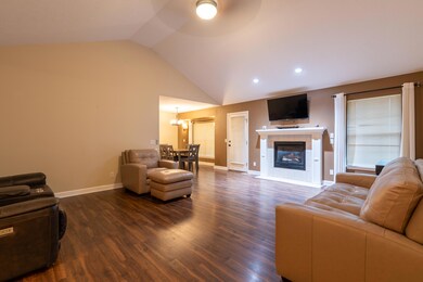 983 W.. Cambridge, Nixa, MO-6