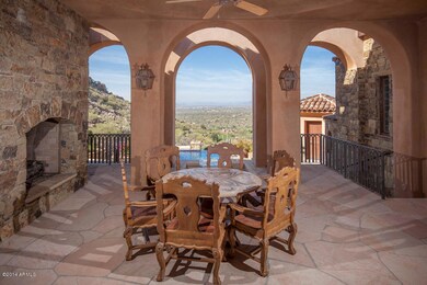 04_outside_dining
