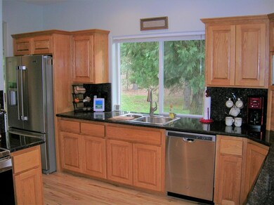 707 Azalea Dr, Grants Pass, OR 97526 - photo 7