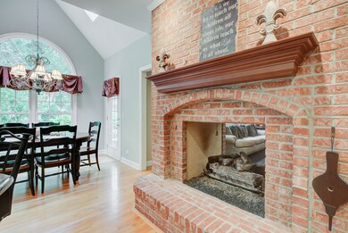 806 Shanahan Ct, Naperville, IL 60540 - photo 6