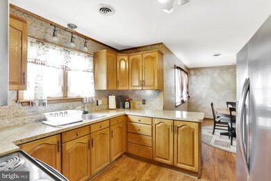 1591 Lee St, Chambersburg, PA 17201 - photo 5