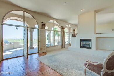 004_Family Room