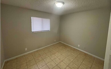 3839 NW Huntsboro St Apr 101, Lake City, FL 32055 - photo 5