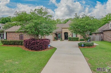 Mature Trees & Landscaping