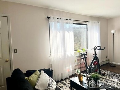 616 Cricket Ln, Woodbridge, NJ 07095 - photo 3