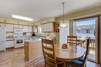 1843 Cambridge Dr, Carpentersville, IL 60110 - photo 5