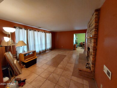 010 livingroom 1