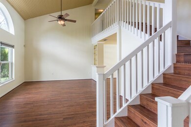 Foyer/Formal Living Room