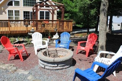 1041 Green Valley Cir, Jefferson Township, PA 18436 - photo 3