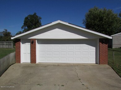 9105 Cinderella Ln, Louisville, KY 40229 - photo 3