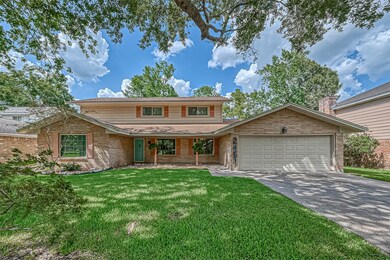 245 Saint Cloud Dr, Friendswood, TX 77546 - photo 2