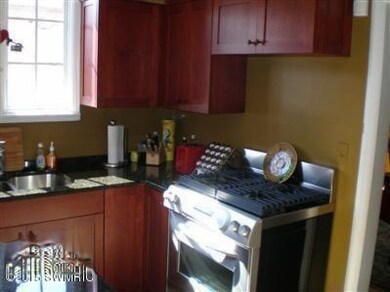 749 Pipestone kitchen 3