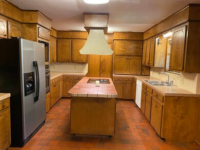 610 Westwood Dr, Wake Village, TX 75501 - photo 2