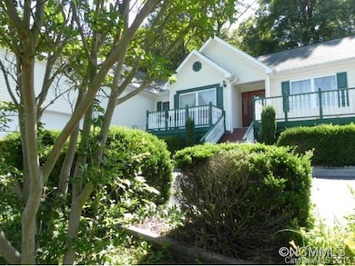 31 N Willow Brook Dr, Asheville, NC 28806 - photo 3