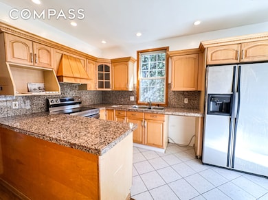 66-42 Clinton Ave unit 2, Flushing, NY 11378 - photo 3