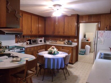 1214 S Caledonia Rd, Laurinburg, NC 28352 - photo 5