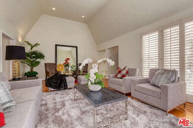 1132 S Point View St, Los Angeles, CA 90035