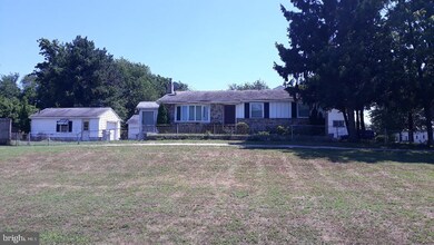 512 Lagrange Ave, Essington, PA 19029 - photo 2