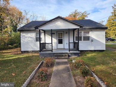 814 Garfield Ave, Colonial Beach, VA 22443 - photo 2