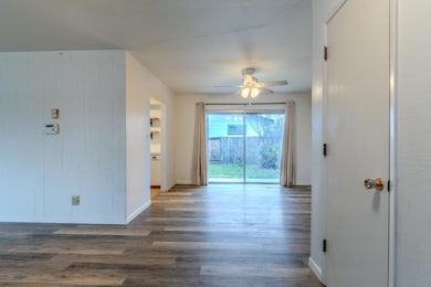 entry way/dining room