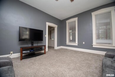 513 W 13th St, Davenport, IA 52803 - photo 3