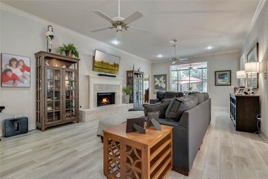 Spacious living area with open concept and volume 