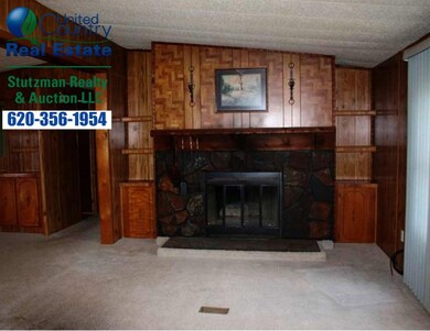 201 S Lincoln St, Hugoton, KS 67951 - photo 4