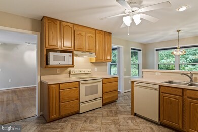 8095 Settle Ct, Waldorf, MD 20603 - photo 4