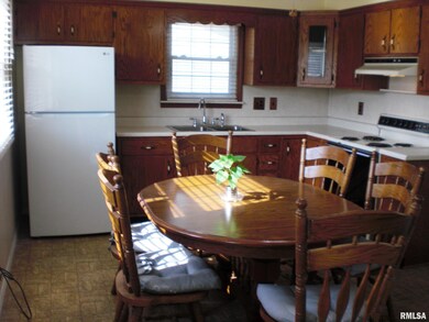 1109 Marion St, Carterville, IL 62918 - photo 3