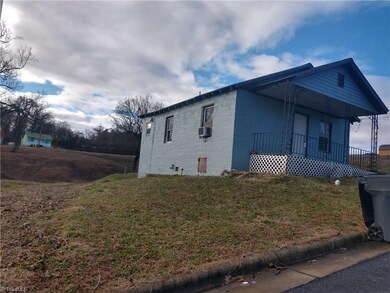 221 Lytle St, Reidsville, NC 27320 - photo 2