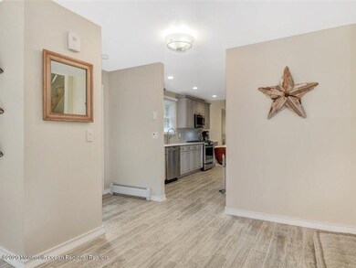05-Foyer to Kitchen