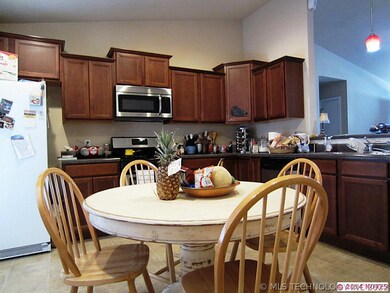 Kitchen with stainless appliances, great cabinets