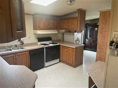 1123 Flint Rd, Stoughton, WI 53589 - photo 5