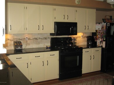 207 Robin Dr, Kingston, PA 18704 - photo 3