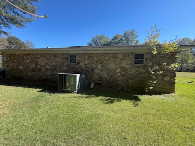 1370 E Pike St, Iuka, MS 38852 - photo 4