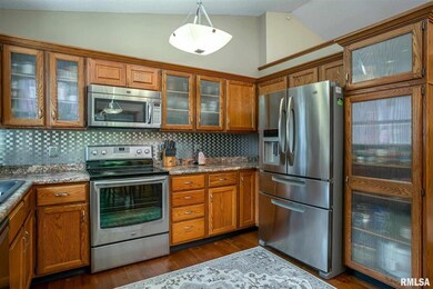 4333 Regency Place, Davenport, IA 52806 - photo 4